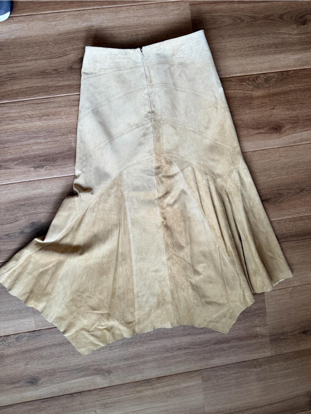 Valerie Stevens Women’s Leather Skirt in Light Beige - Picture 2 of 5
